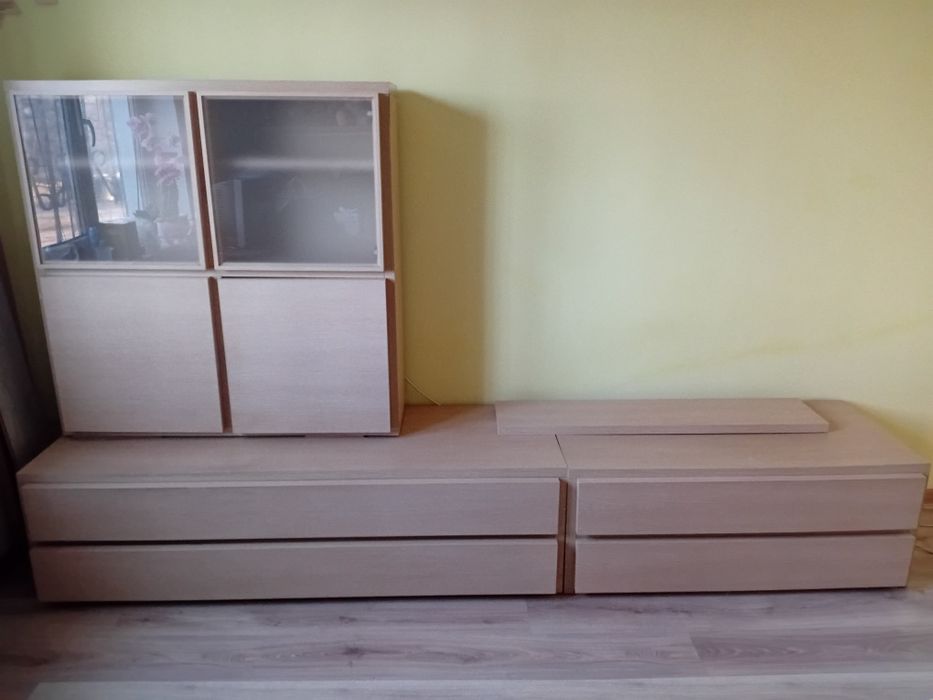Міні стінка.Два комода навісна шафа, дві декор. полички