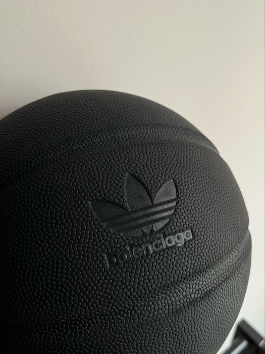 Bola de Basket Balenciaga x Adidas Basketball