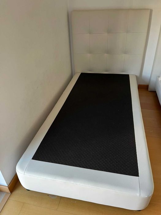 Cama summier e cabeceira