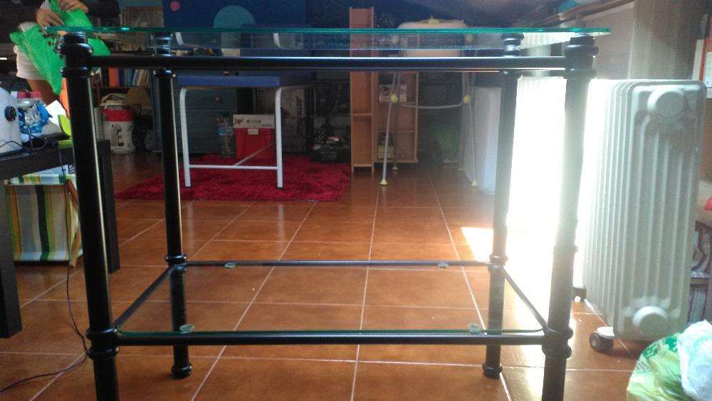 Mesa de apoio e Aparador em ferro forjado e vidro
