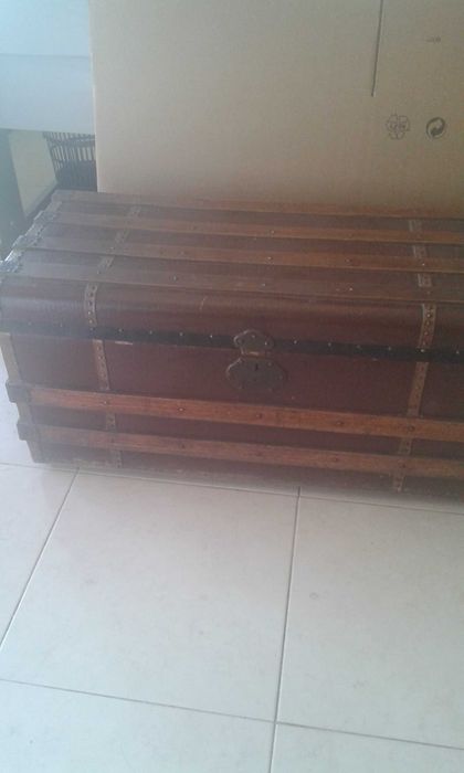 baú antigo madeira