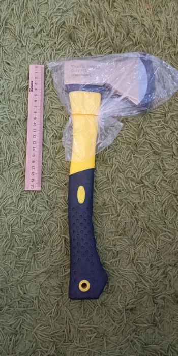 Топор. Цельнокованный. Клеймо. Лёгкий. Отлично рубит. Германия