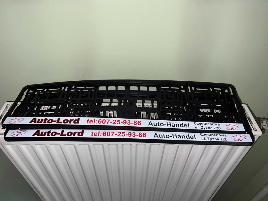 2 szt. mało używane, niepopękane i mocne ramki tablicy rejestracyjnej