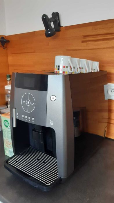 Ekspres z młynkiem i spieniaczem WMF 450 do naprawy lub na części