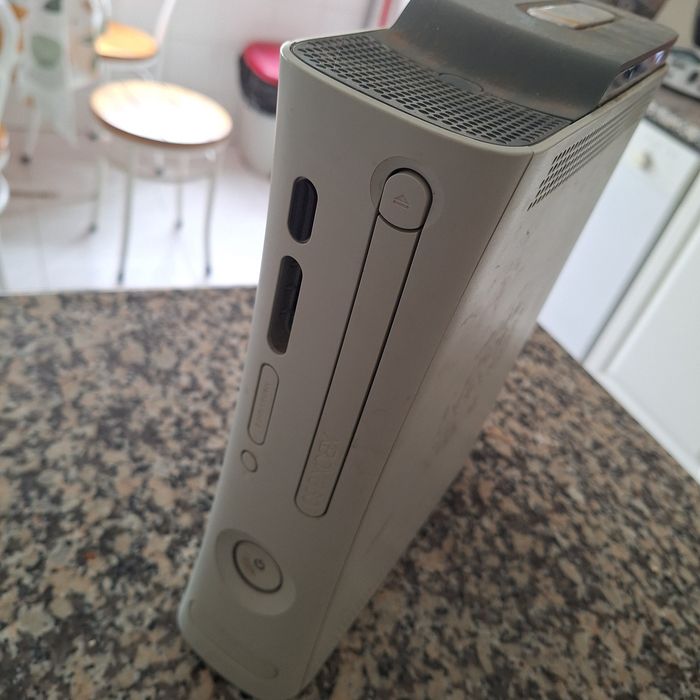 Xbox Console Without Accessories64741167358465120