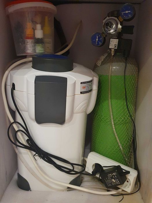 akwarium z pokrywą, komodą i pełnym wyposażeniem, bardzo dobry stan