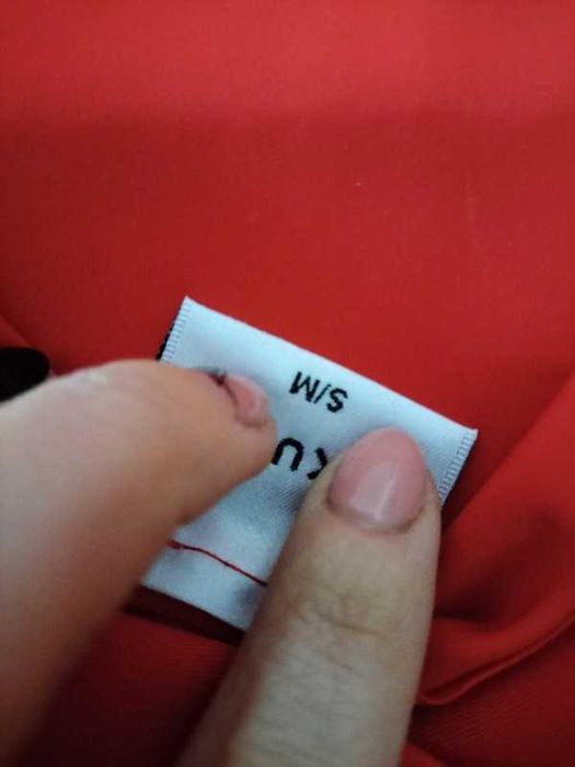 Malinowa długa sukienka z rozcięciem S/M