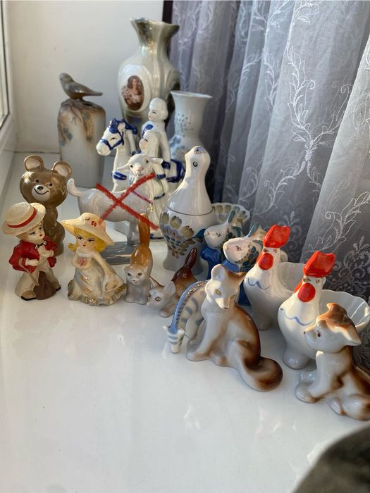 вінтажні порцелянові статуетки  та вази