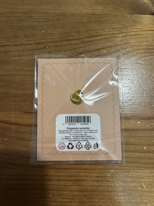 Pin szminka z rossmanna