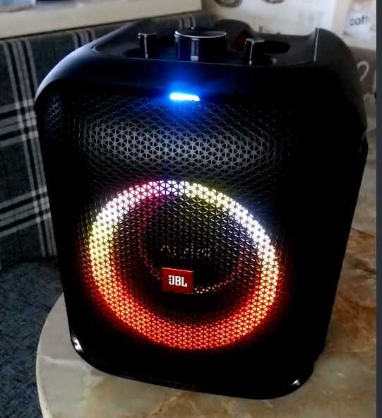 Портативна колонка JBL
