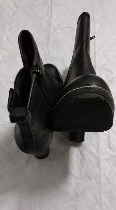 Botas para senhora, como novas.