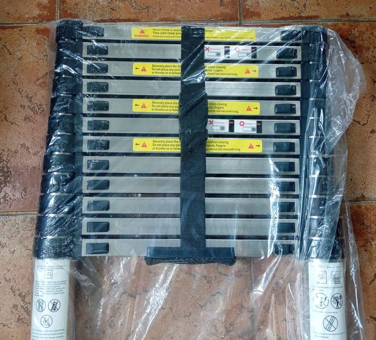 Escada telescópica 3,8M nova
