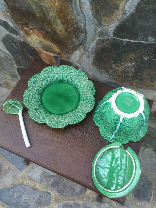 Couve faiança Caldas da Rainha Aires Leal Centenária 28 cm