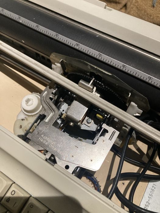 Máquina de escrever AEG Olympia