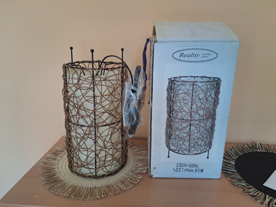 Stylowa lampa na stolik