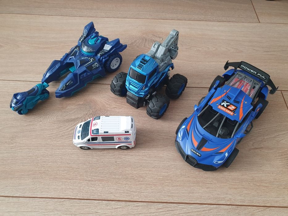 Zestaw samochodów monster, karetka, dźwięk i  światło