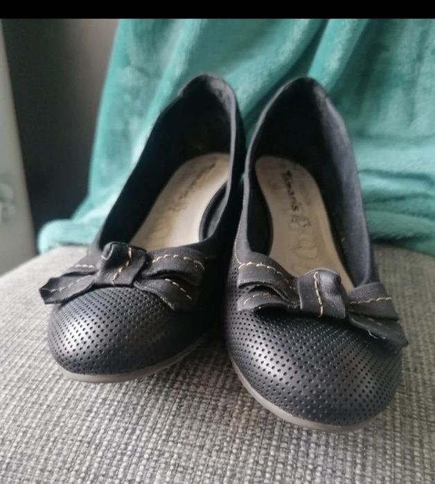 Czarne czółenka Tamaris