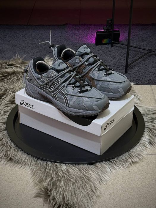 Кросівки Asics демісезонніі сірі кроссовки асикс
