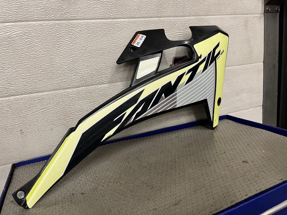 Boczek prawy owiewka fantic 50