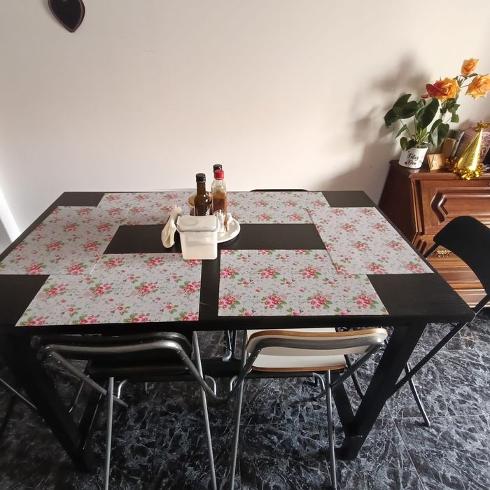 Mesa sem marcas de uso