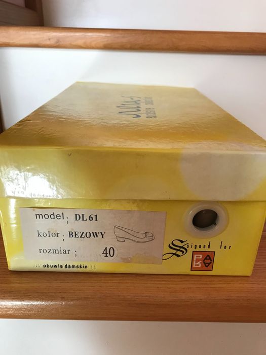 Buty lakierki. Na pomoc kotom bezdomnym.