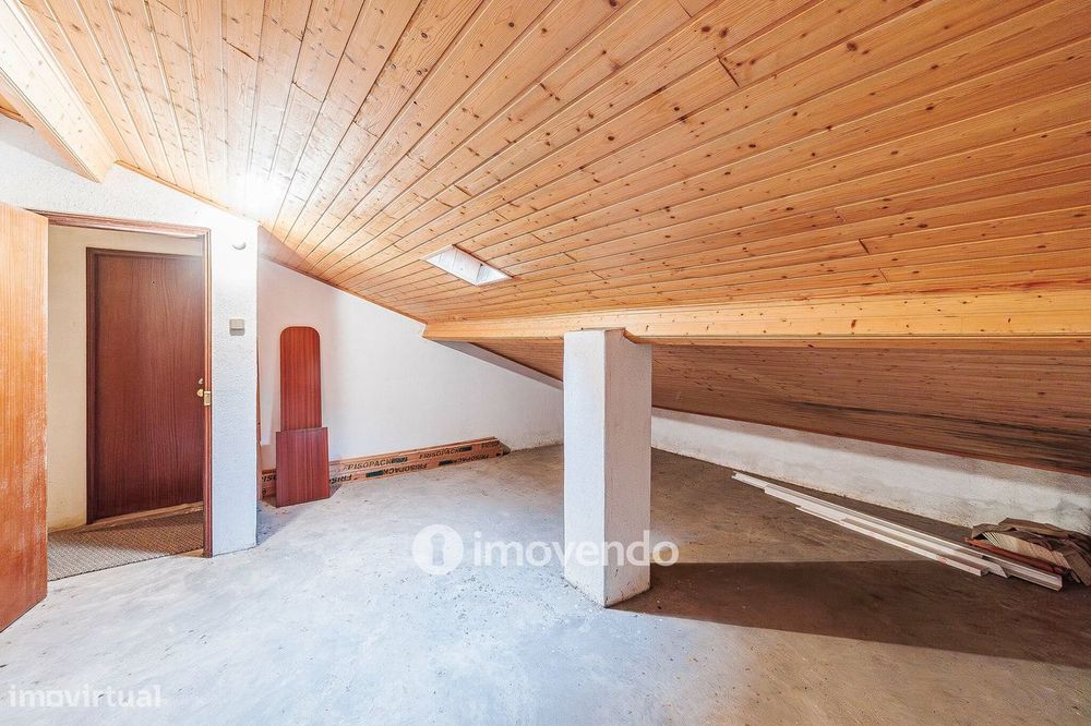 Apartamento T3, com terraço e arrecadação, em Mem Martins