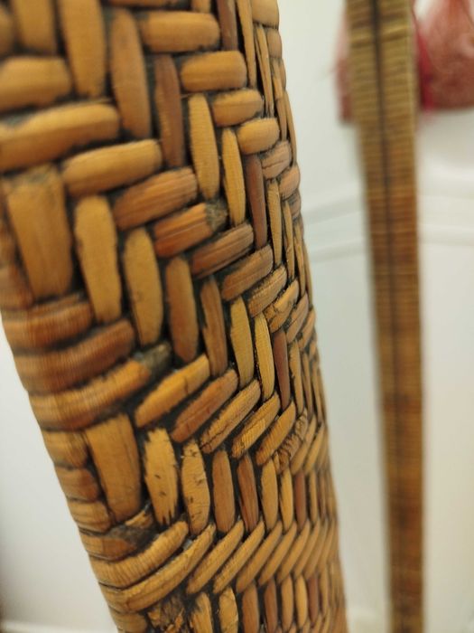 Espelho de pé, com moldura em verga