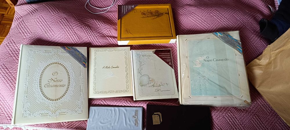 Álbuns fotográficos e agendas telefonicad