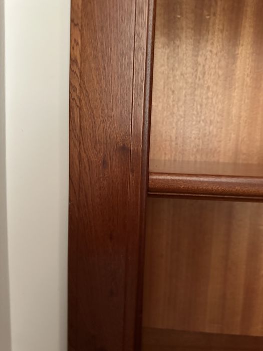 Wnęka z litego drewna meranti