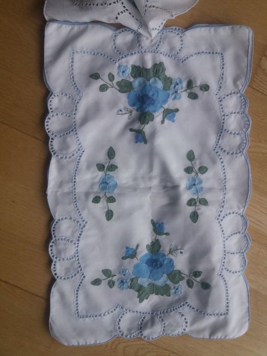 Machine-Embroidered Rectangular Towels64740318268801120