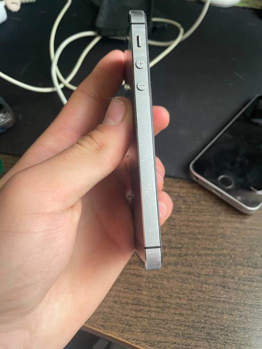 2 iphone 5s на запчастини