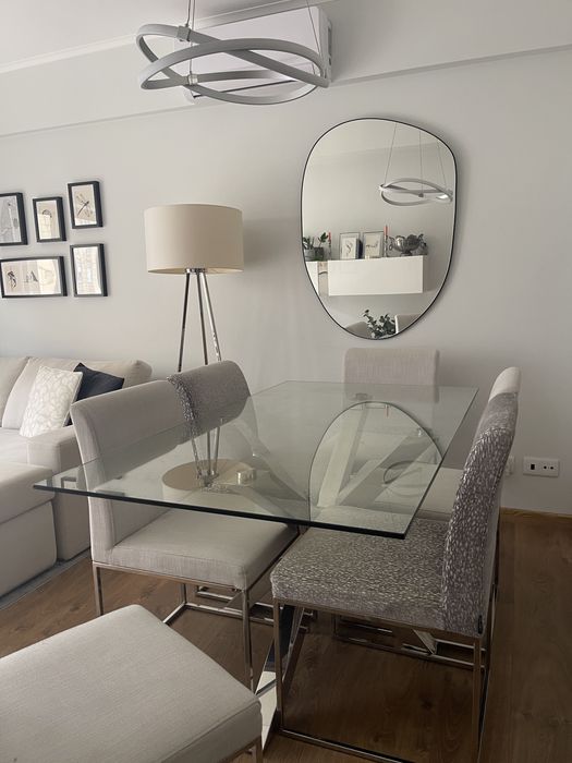 Vendo conjunto mesa e 6 cadeiras