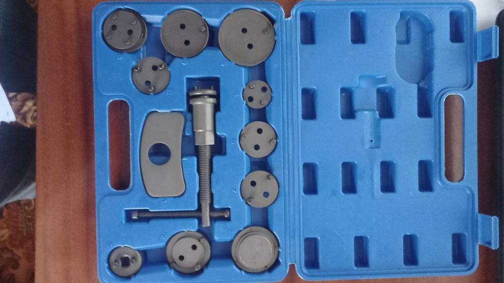 Набір для зведення гальмівних супортів авто