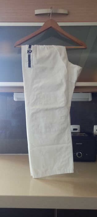 Fatos de Judo, Karaté, cintos e acessório de protecção