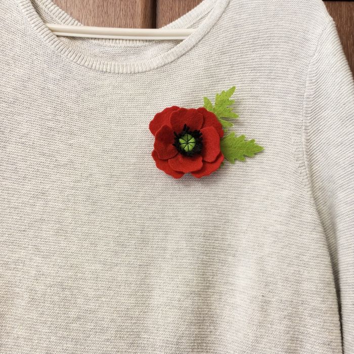 Куколки и броши из фетра .