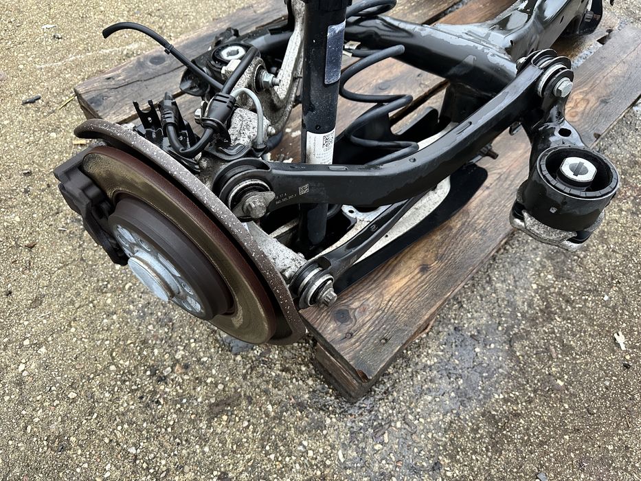 Audi A4 A5 zawieszenie tył tylne sanki amortyzator wahacz belka B9 8W