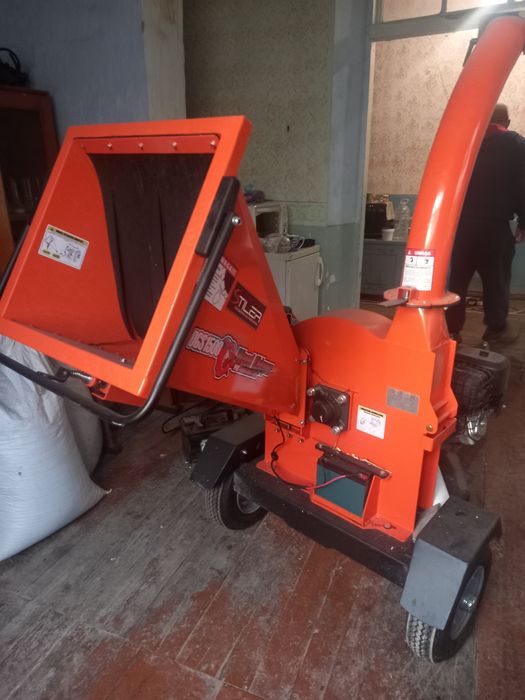 Щепоріз  подрібнювач гілляк