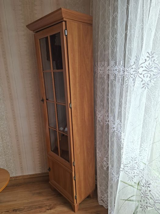 Regał słupek przeszklony