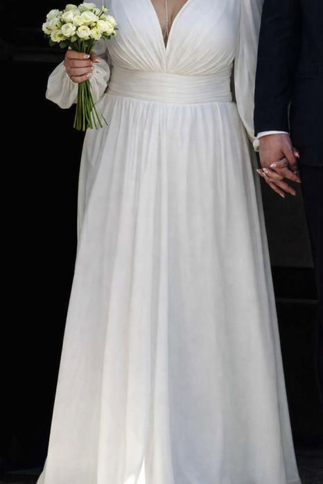 Suknia ślubna z welonem