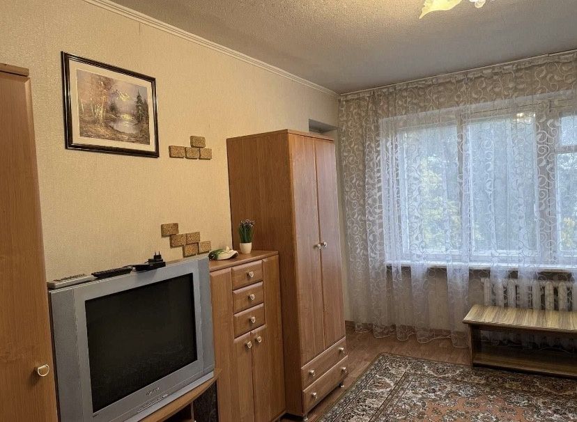 Продам 2 ю квартирв улусшенной планировки ж/м Березинскийи