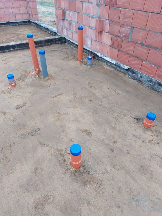 Wylewki posadzki anhydrytowe ogrzewanie podłogowe chudziak kanalizacja