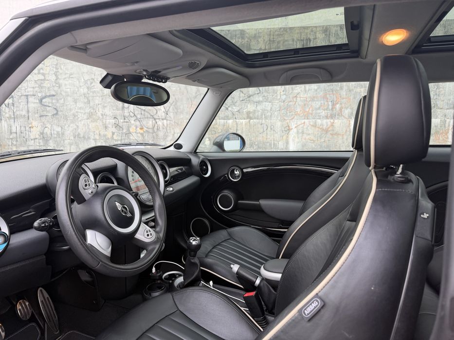 Mini cooper S com Kit Original JCW instalado!