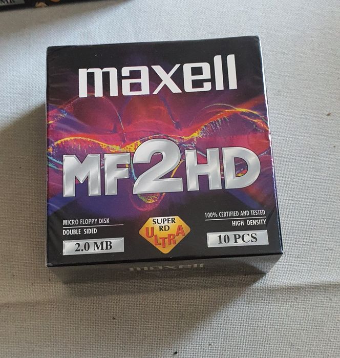 Factory-sealed Maxwell floppy disk boxes447461548087715841