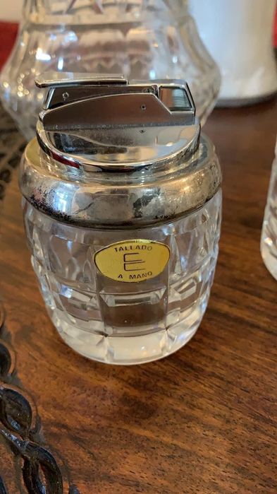 Isqueiro mesa vidto lapidado e prata