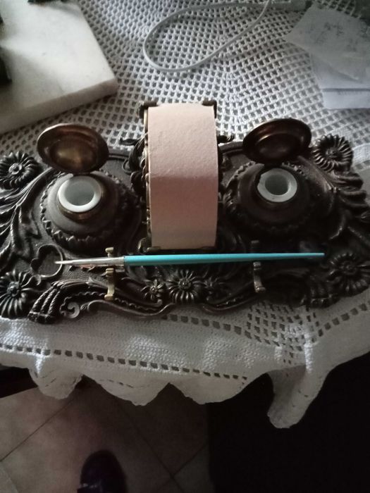 escola antiga-tinteiro em mármore +tinteiro em bronze com mata borrão