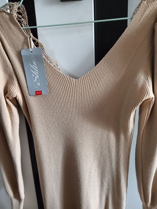 Nowa z metką dopasowana sukienka