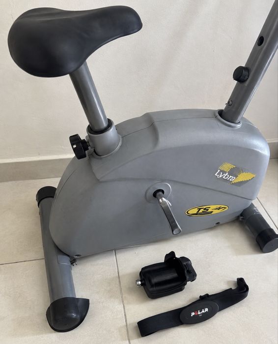 Bicicleta  Estatica com painel Digital e cinta Polar T31