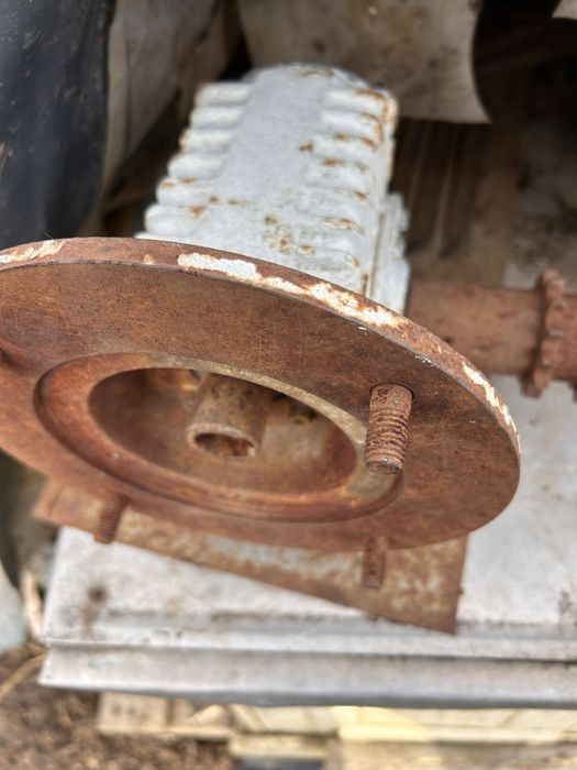 Сак як новий зварювальний на колесах сак.