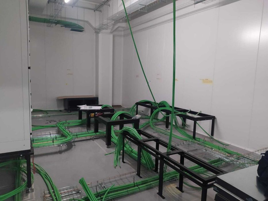 OHMEGA ELECTRO: Serviços de instalações Reparos Manutenções elétricas