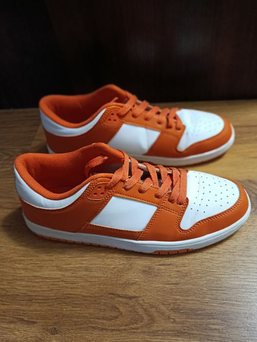 Жіночі кросівки 40 розміру